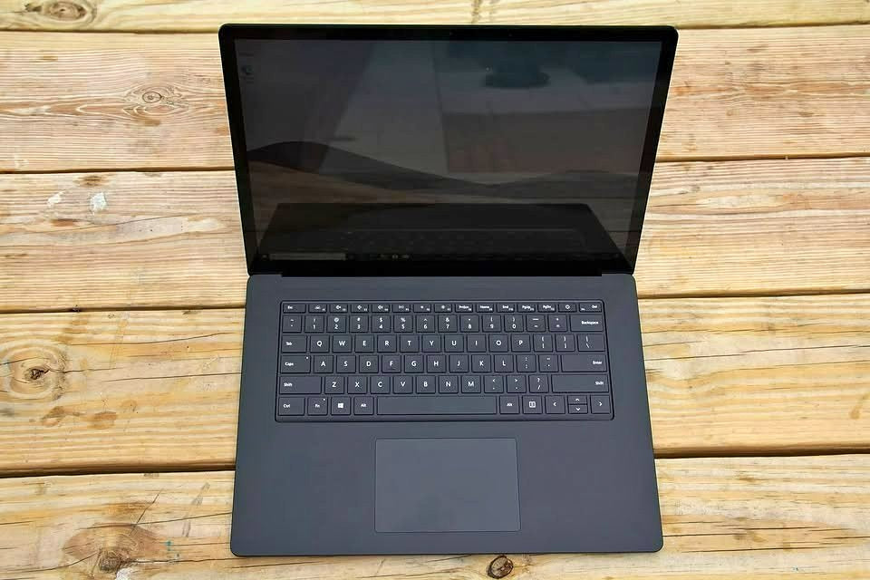 Surface Laptop 3 – 13.5″ Touchscreen, Intel i5-10th Gen, 8GB RAM, 256GB SSD – Excellent Condition